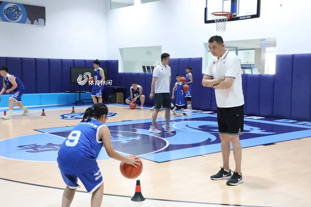 哪里有针对青少年的篮球冬令营推荐?